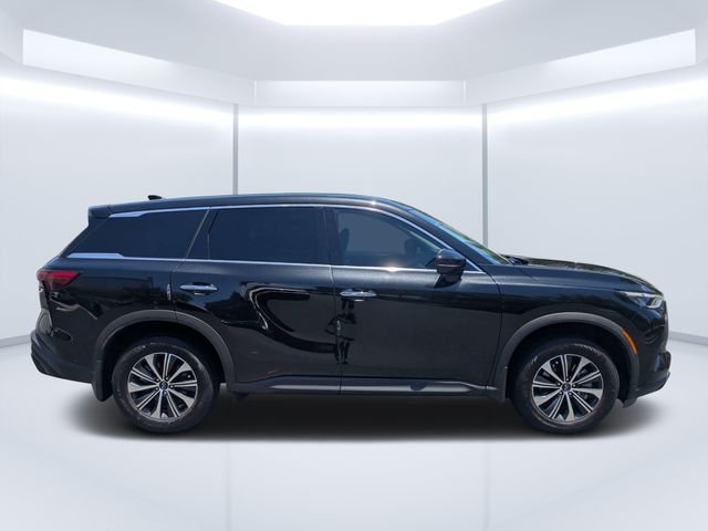 Used 2023 Black INFINITI PURE image 2