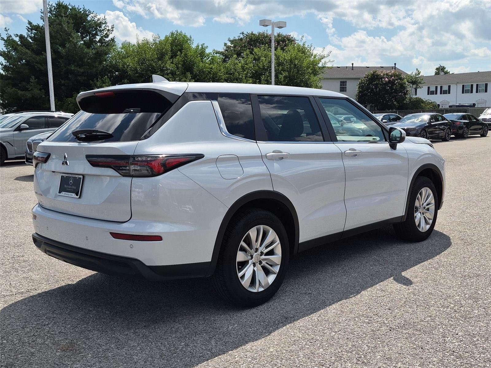 Used 2025 White Diamond Mitsubishi ES image 5