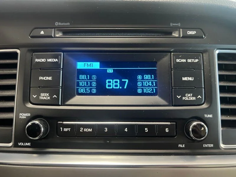 Used 2015 Red Hyundai SE image 25