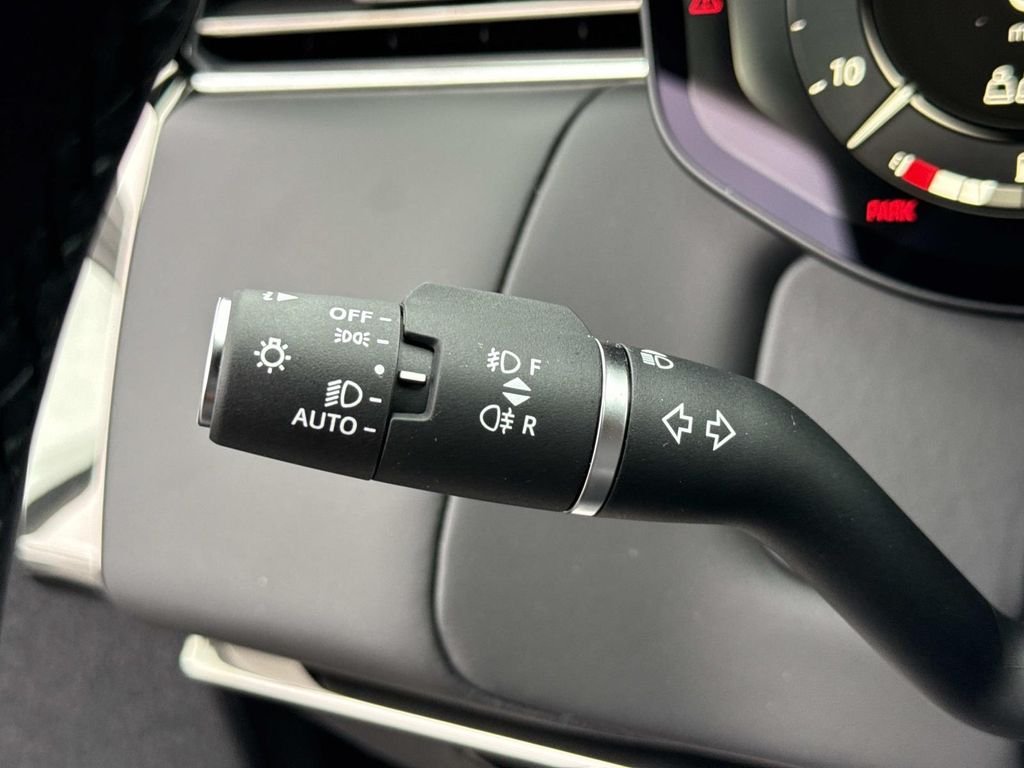 New 2026 Carpathian Grey Land Rover SE image 8
