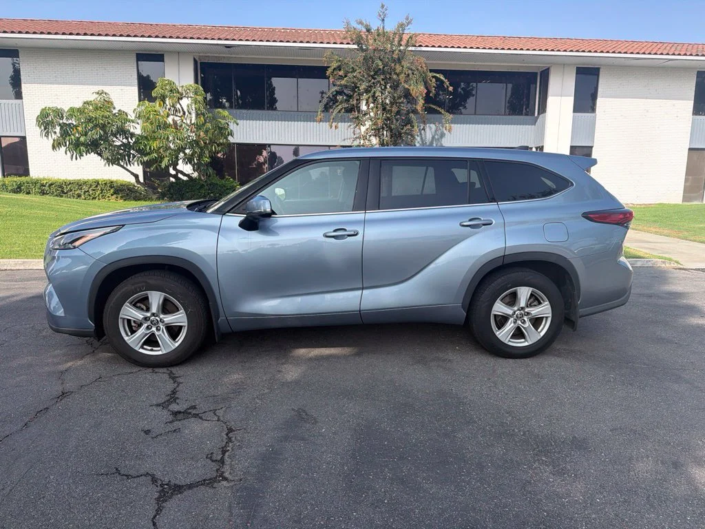 Used 2022  Toyota LE image 2
