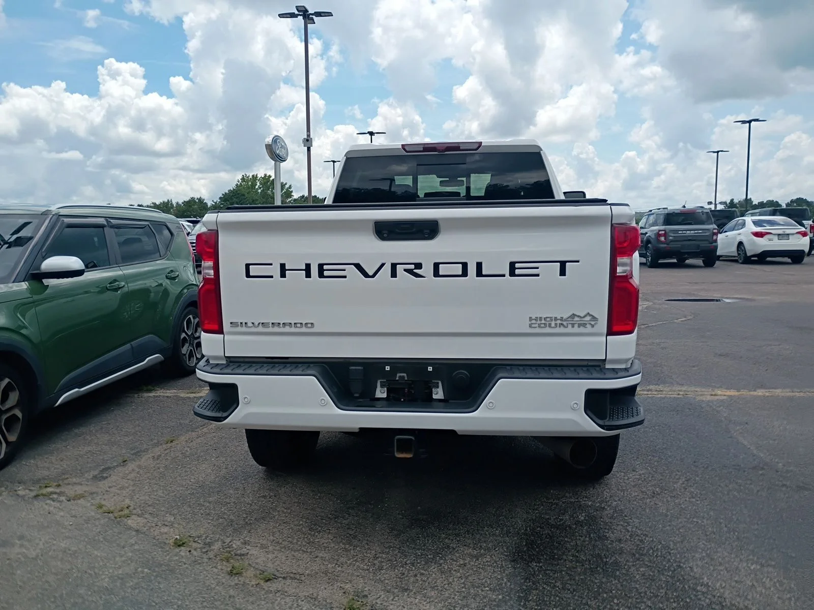 Used 2023  Chevrolet High Country image 4