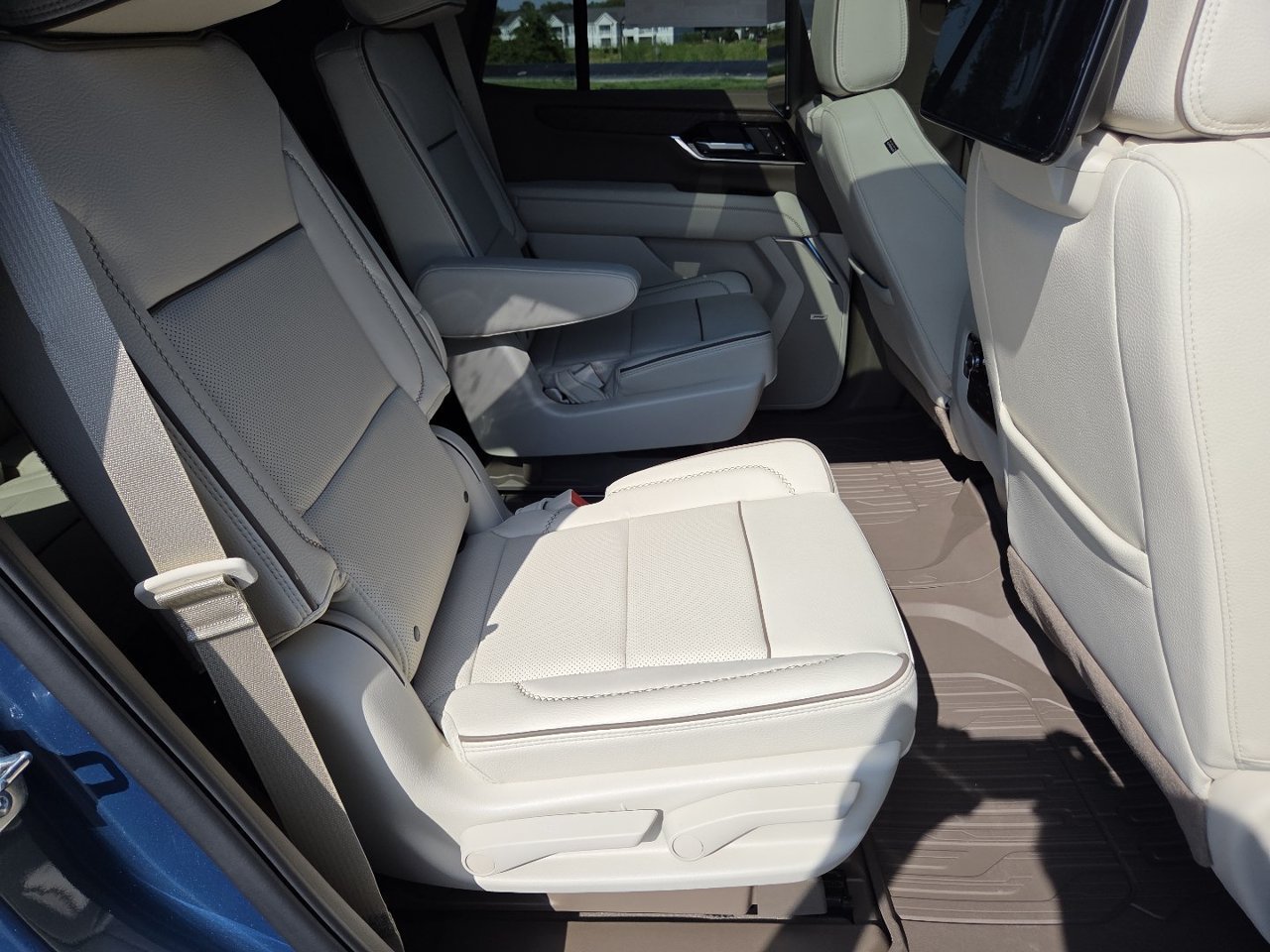 2026 GMC Yukon Denali - Photo 28