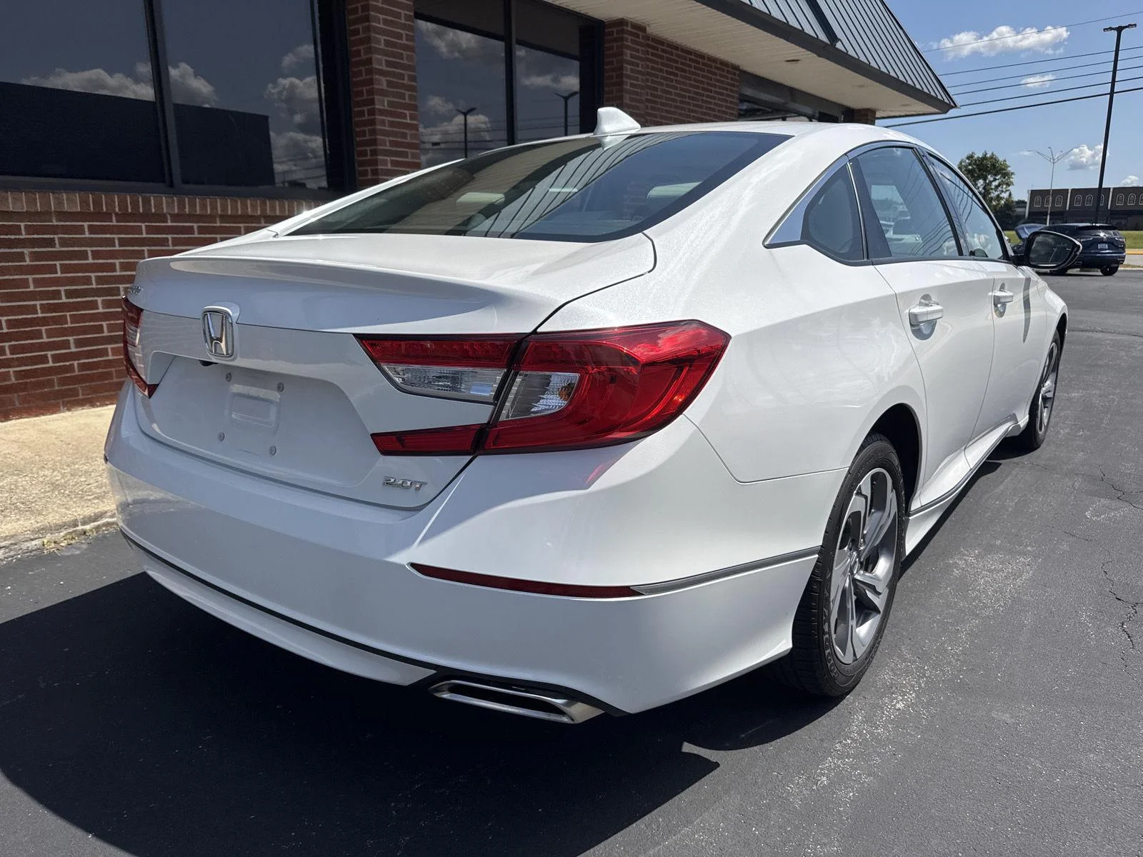 Used 2020 Platinum White Pearl Honda EX-L image 6