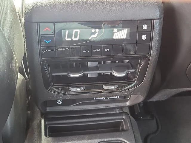Used 2021 Black Jeep Altitude image 17