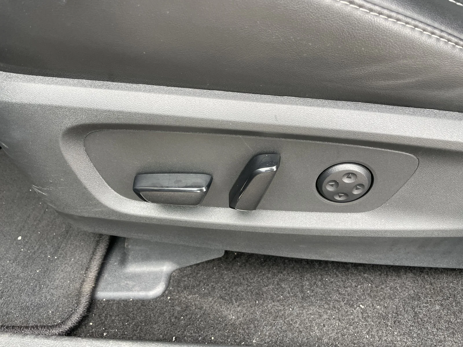 Used 2025 Mineral Black INFINITI LUXE image 18