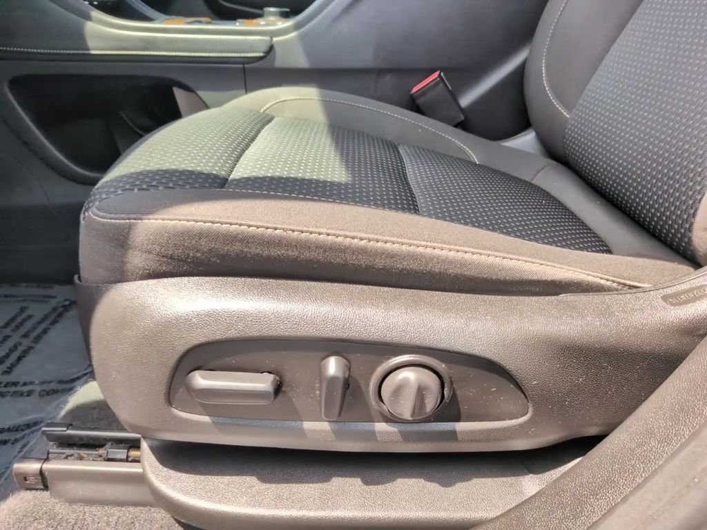 Used 2020 Black GMC SLE image 19