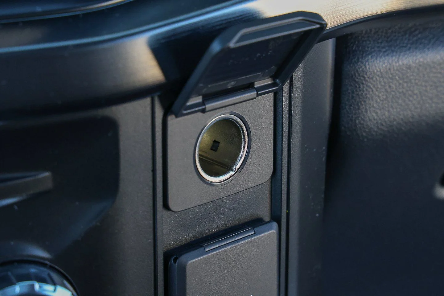 New 2026 Carbonized Gray Metallic Ford F-350® Lariat® image 30