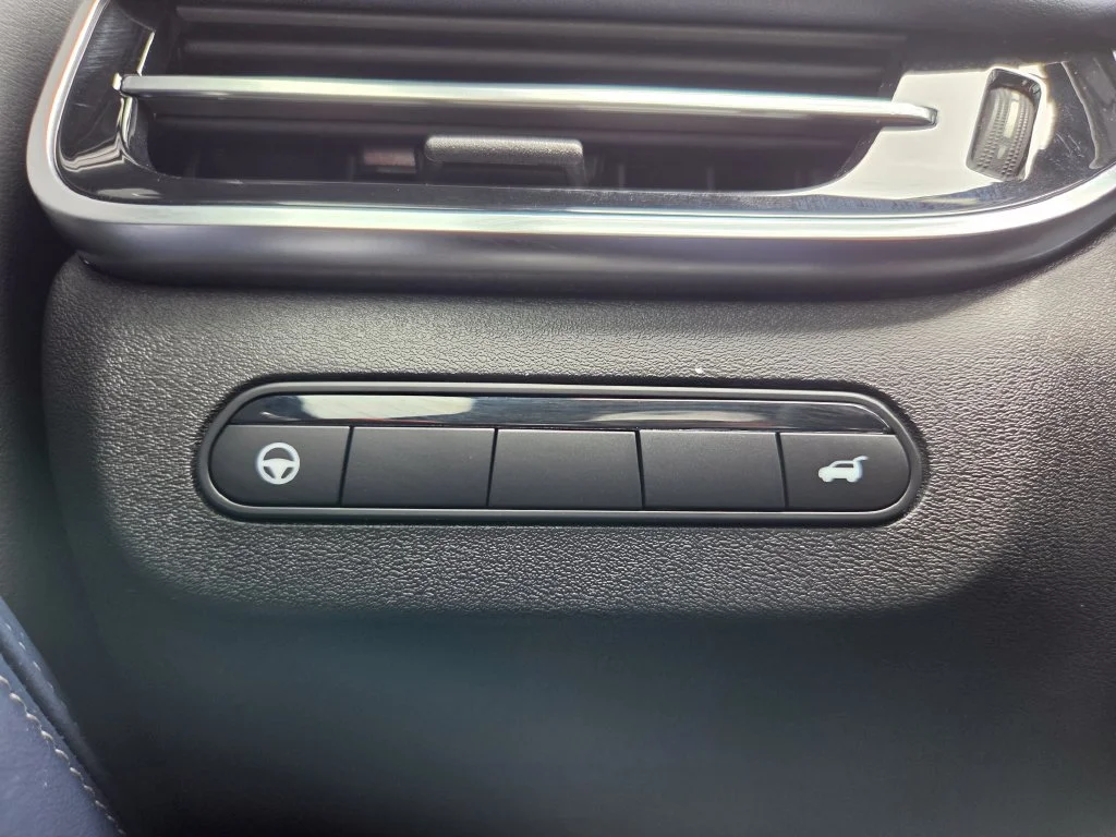 Used 2026 Black INFINITI SPORT image 43