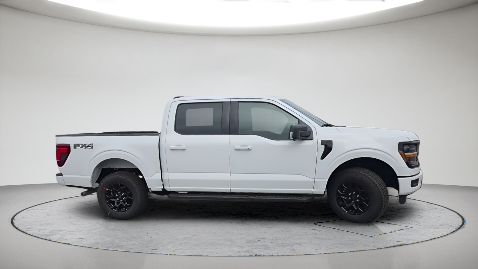 New 2026 Oxford White Ford XLT image 5
