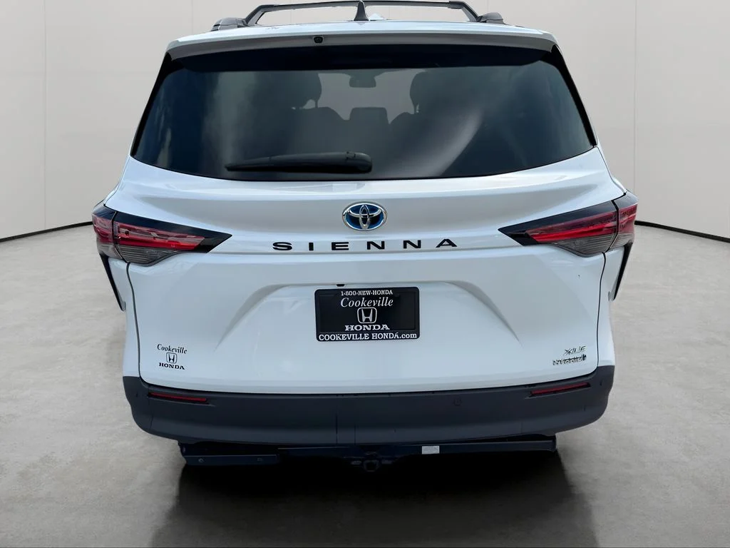 Used 2022 Wind Chill Pearl Toyota XLE image 4