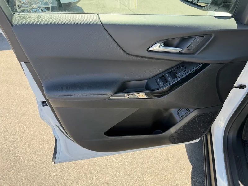Used 2025 Summit White Chevrolet LT image 15