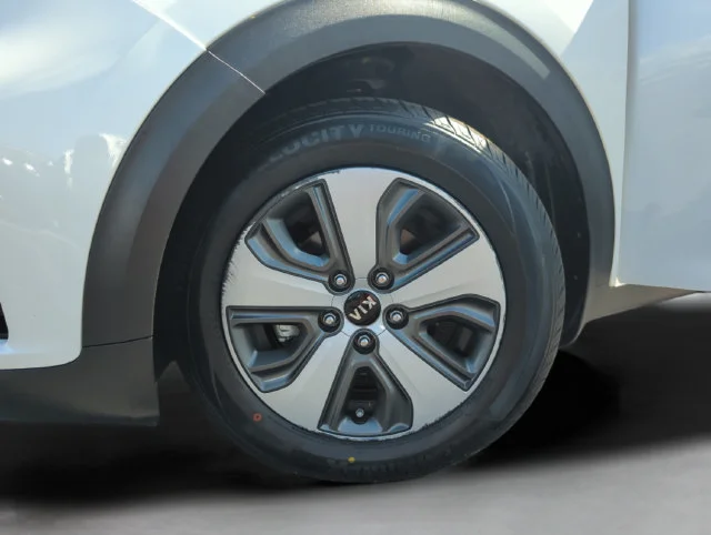 Used 2020 White Kia LX image 44