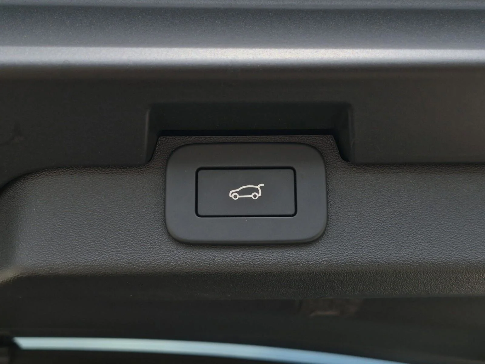 Used 2024 Fuji White Land Rover Metropolitan Edition image 9