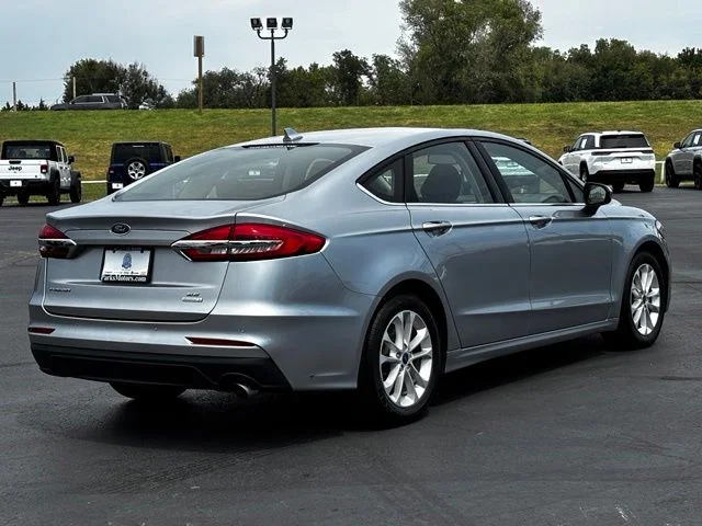 Used 2020 Silver Ford SE image 7