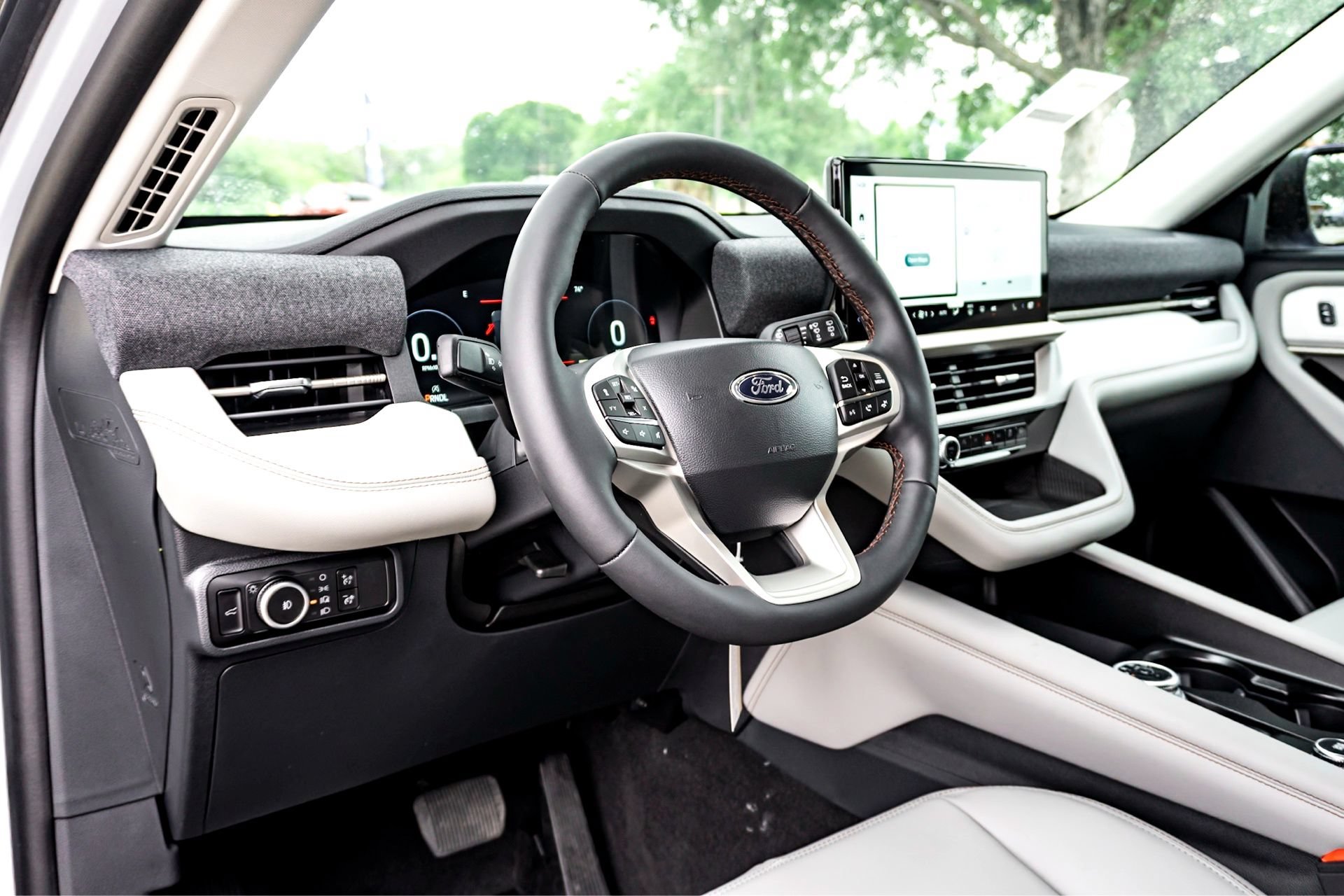 New 2026 Space White Metallic Ford Active image 11