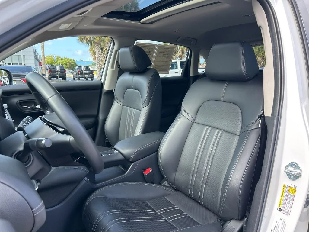 Used 2023 White Honda EX-L image 19