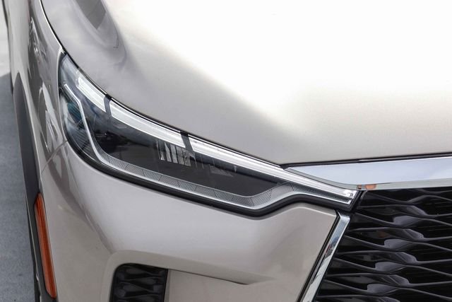 Used 2023 Silver INFINITI LUXE image 9
