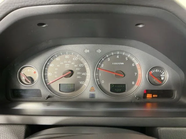 Used 2005 Silver Volvo 2.5T image 15