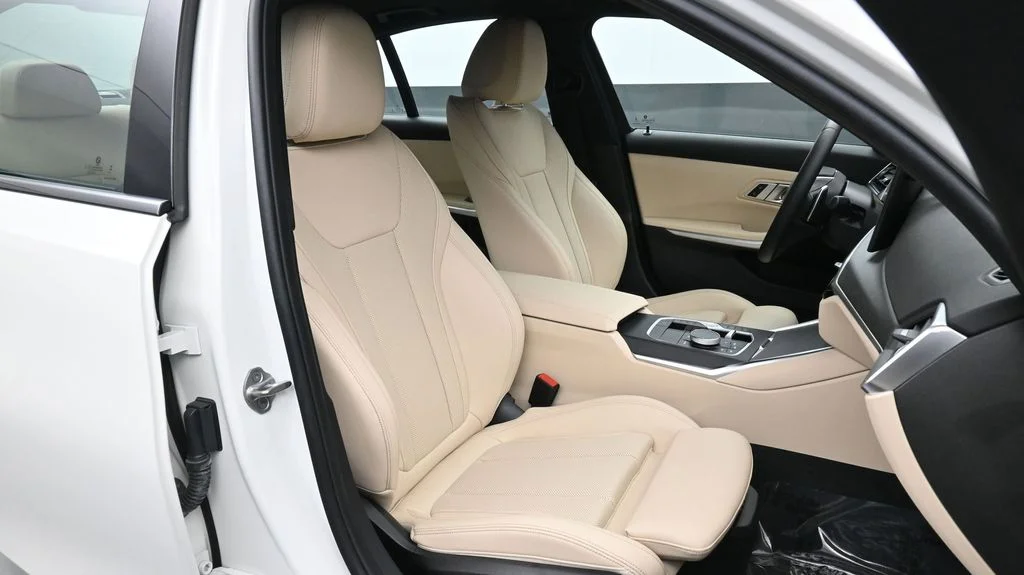 2023 BMW 3 Series 330i - Photo 17