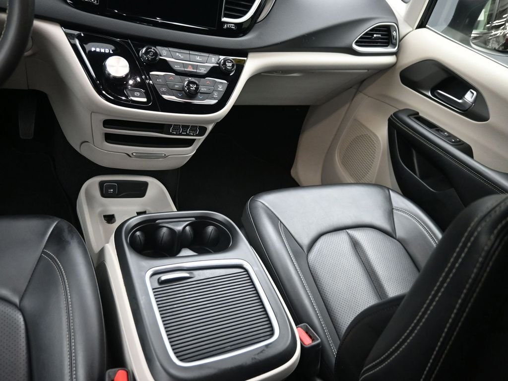 Used 2023 Black Chrysler Touring L image 15