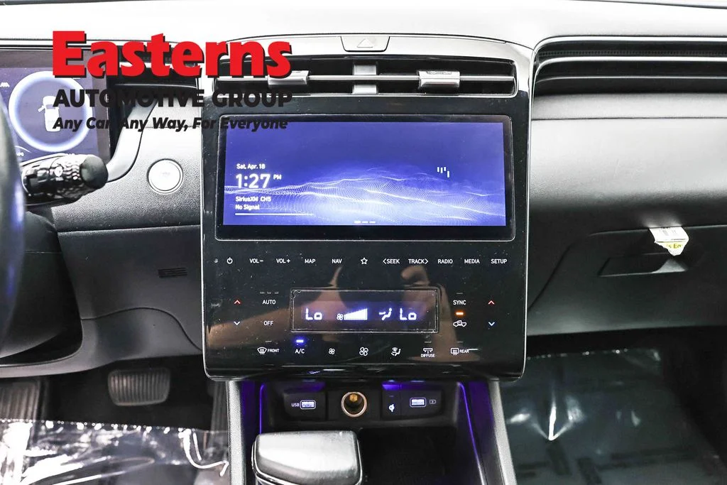 Used 2022 Green Hyundai Limited image 12