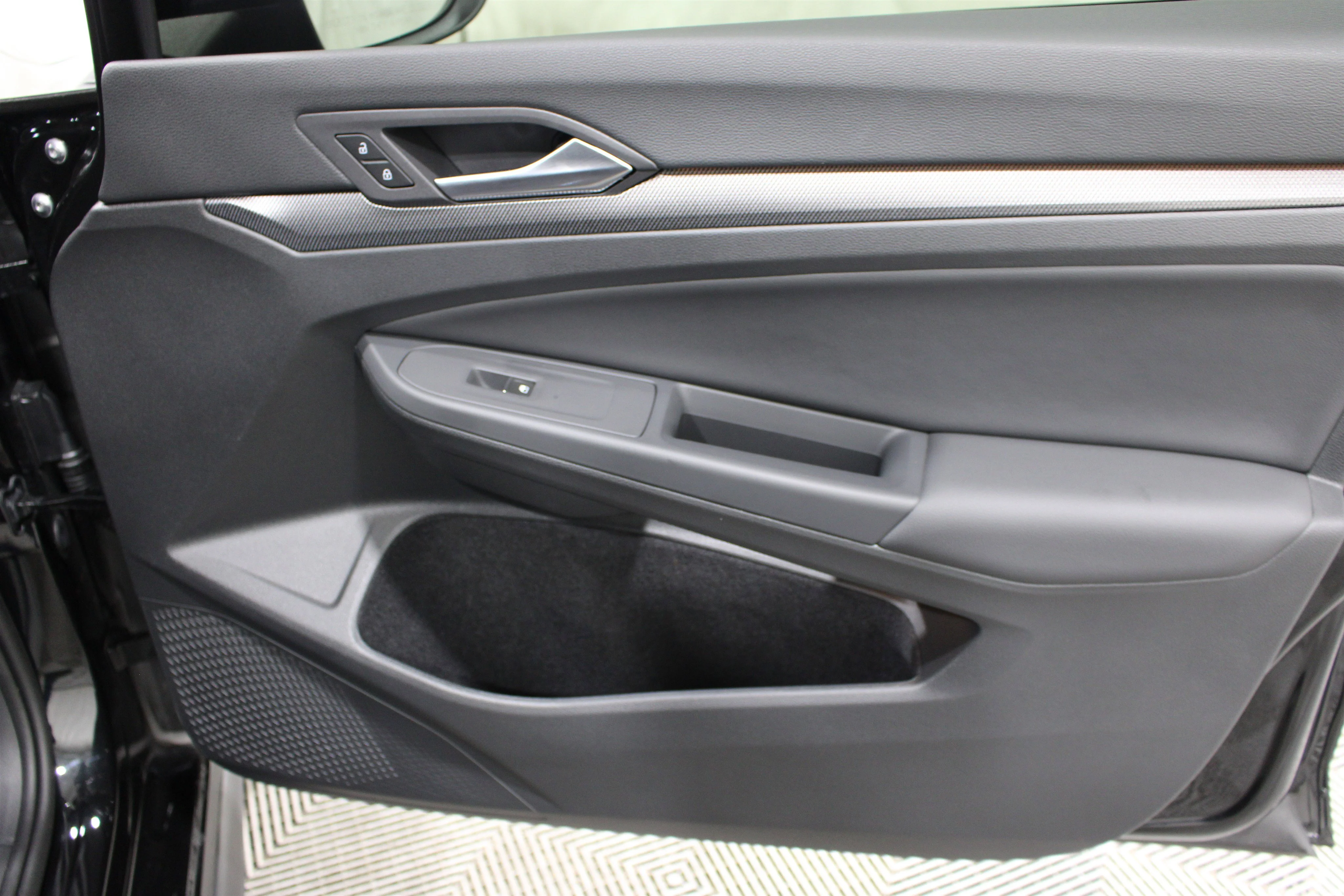 2025 Volkswagen Golf GTI SE - Photo 30