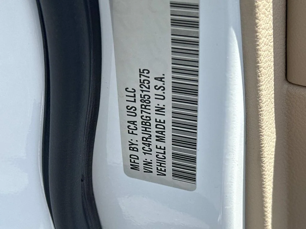 Used 2024 White Jeep Limited image 30