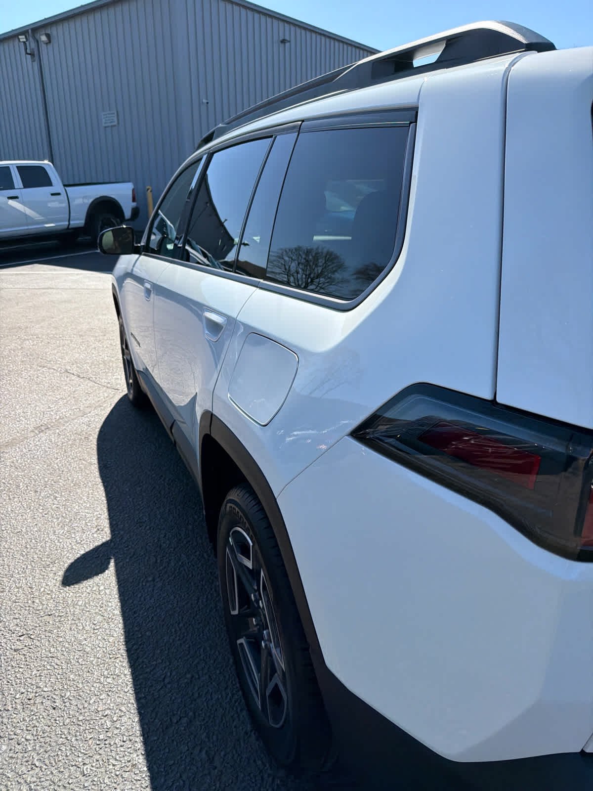 New 2026 Bright White Clear-Coat Exterior Paint Jeep Limited image 15