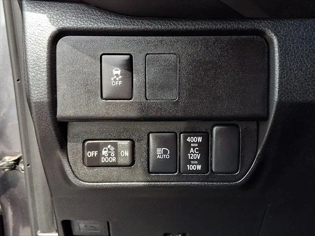 Certified Used 2023 MAGNETIC GRAY MET. Toyota  image 29