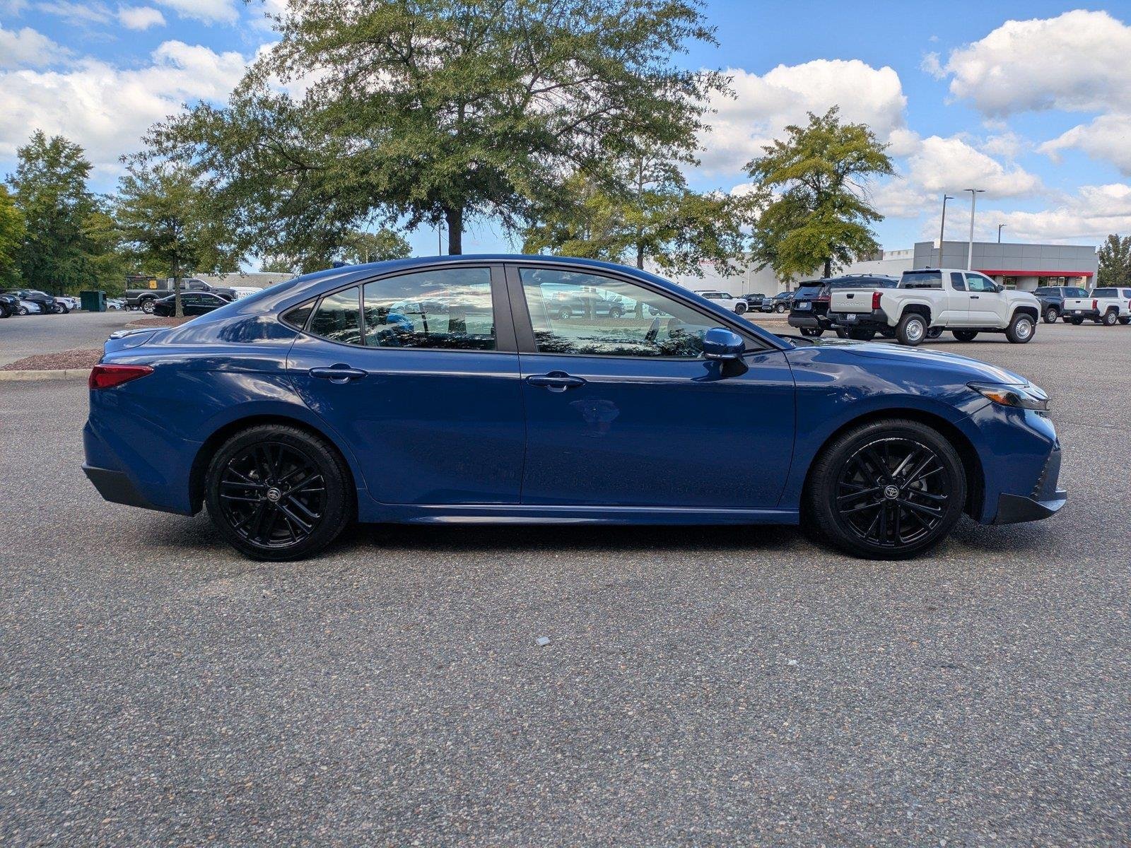 Used 2025  Toyota SE image 3