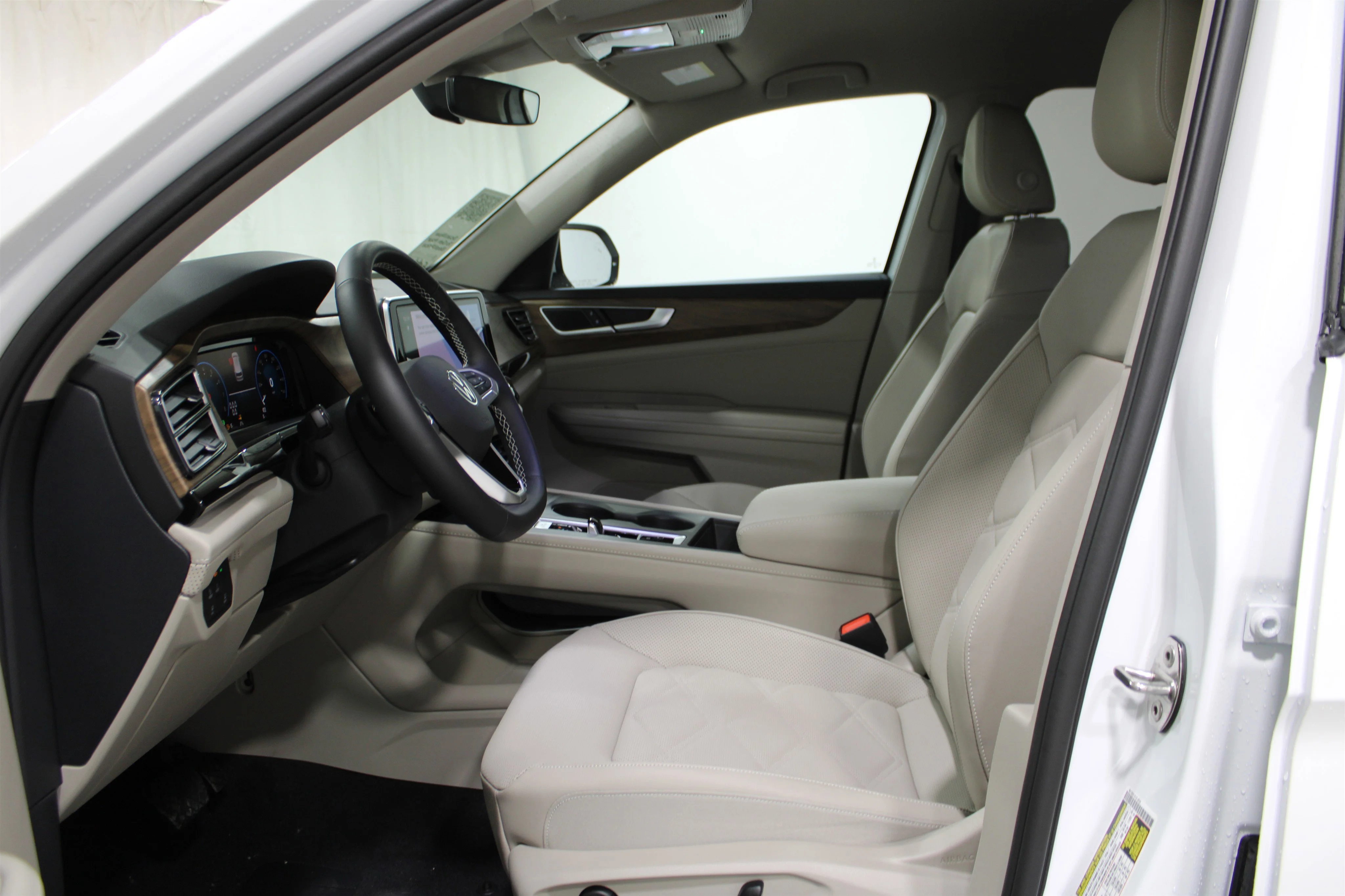 2026 Volkswagen Atlas SE - Photo 3