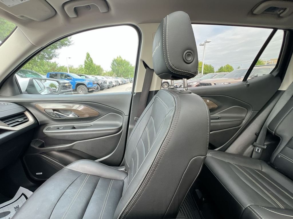 Used 2023 White Frost Tricoat GMC Denali image 11