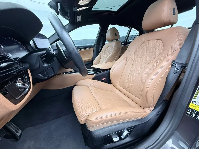 Used 2022  BMW 540i xDrive Sedan 4D image 39