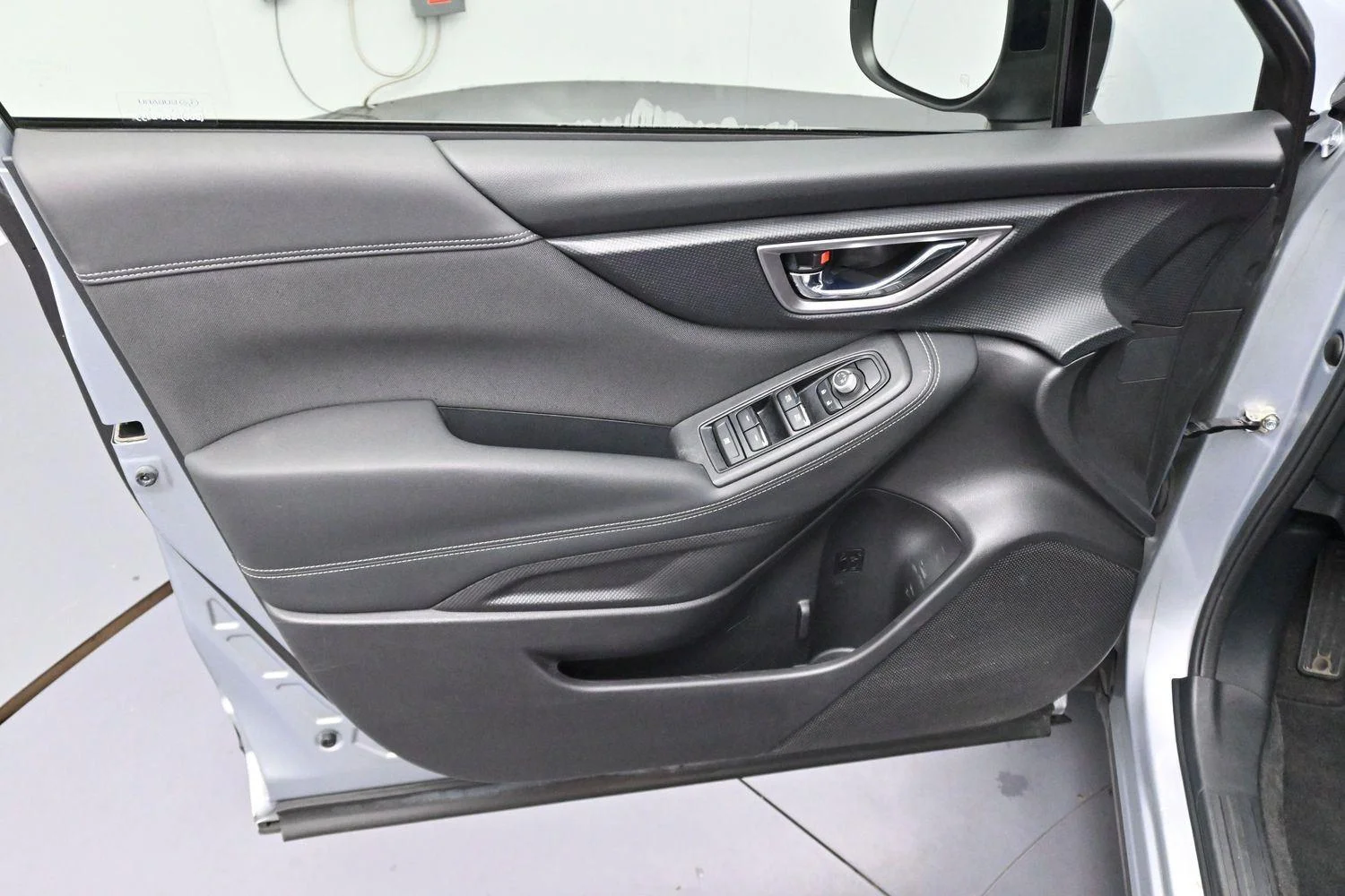 Used 2020 Ice Silver Metallic Subaru Premium image 9