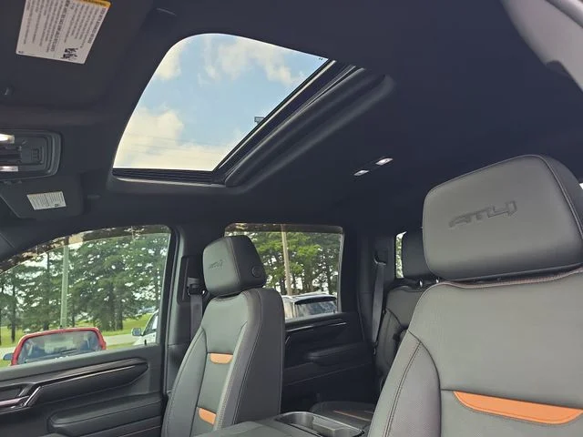 Used 2024 White GMC AT4 image 31