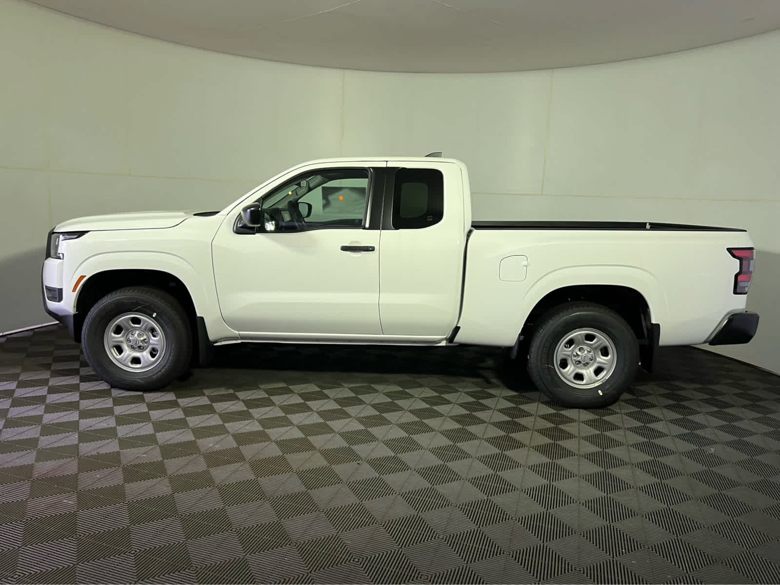 New 2026 Glacier White Nissan King Cab® S image 4