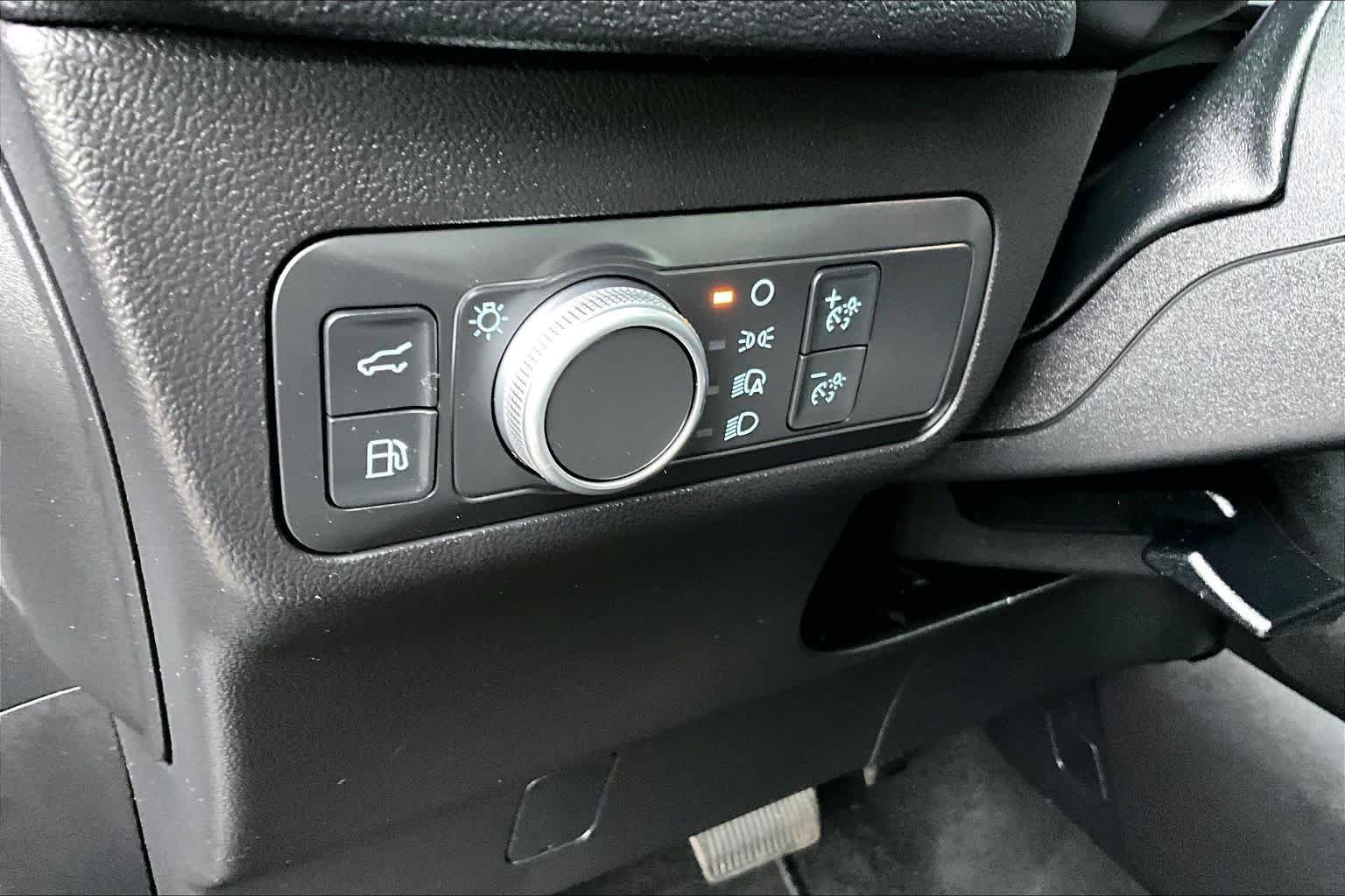 Used 2021 Antimatter Blue Ford SE Hybrid image 33