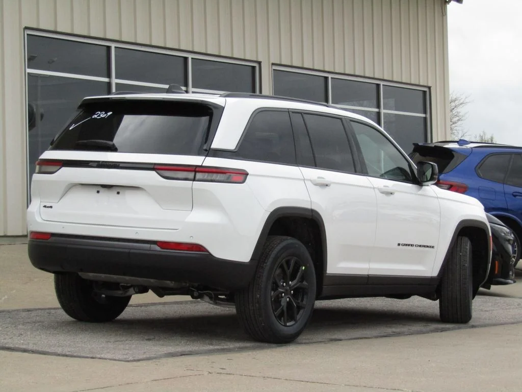 New 2026 Bright White Clearcoat Jeep Altitude image 3