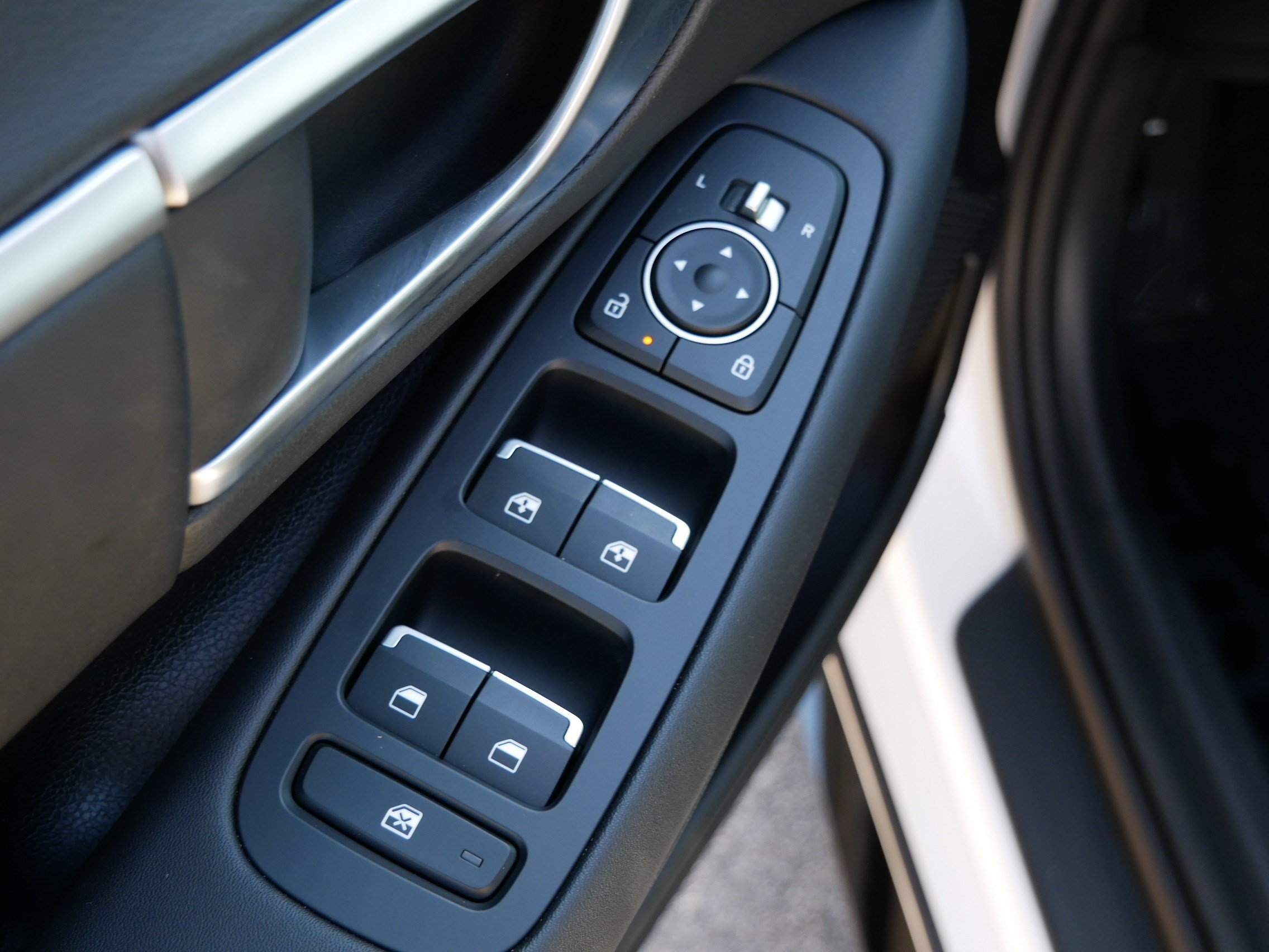 2026 Hyundai Sonata SEL - Photo 16