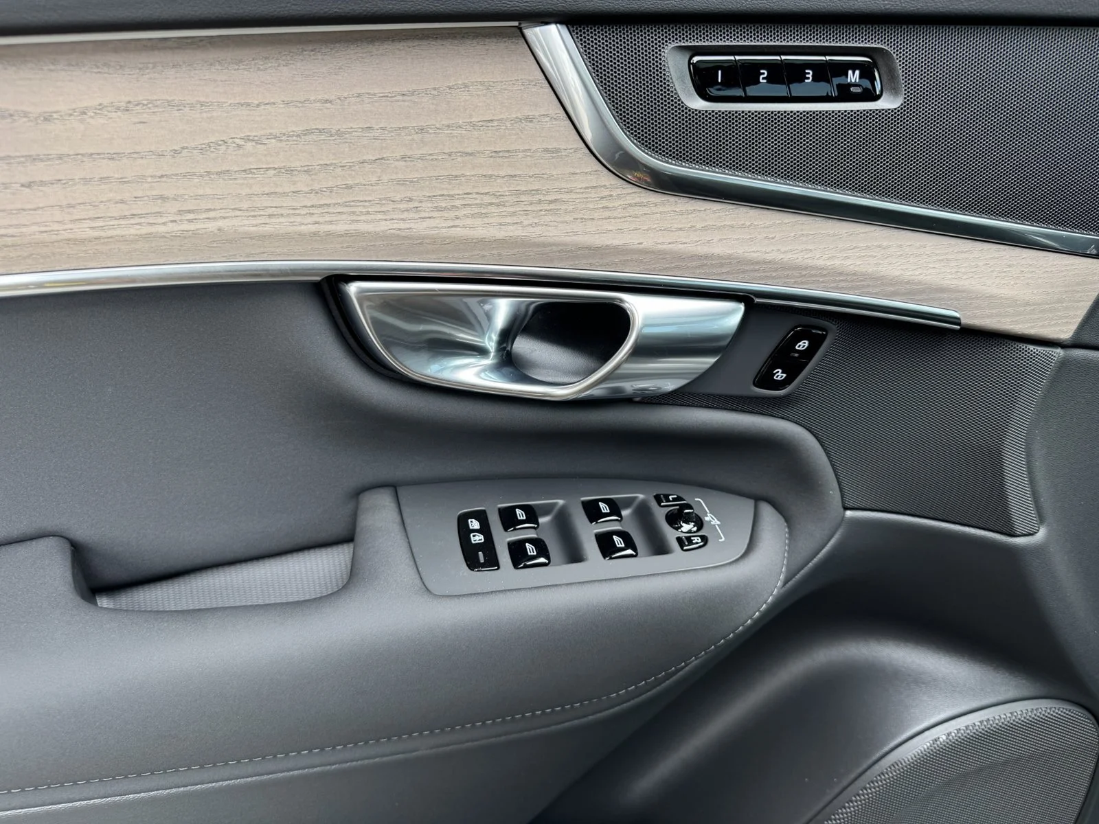 New 2026 Gray Volvo T8 Plus image 14