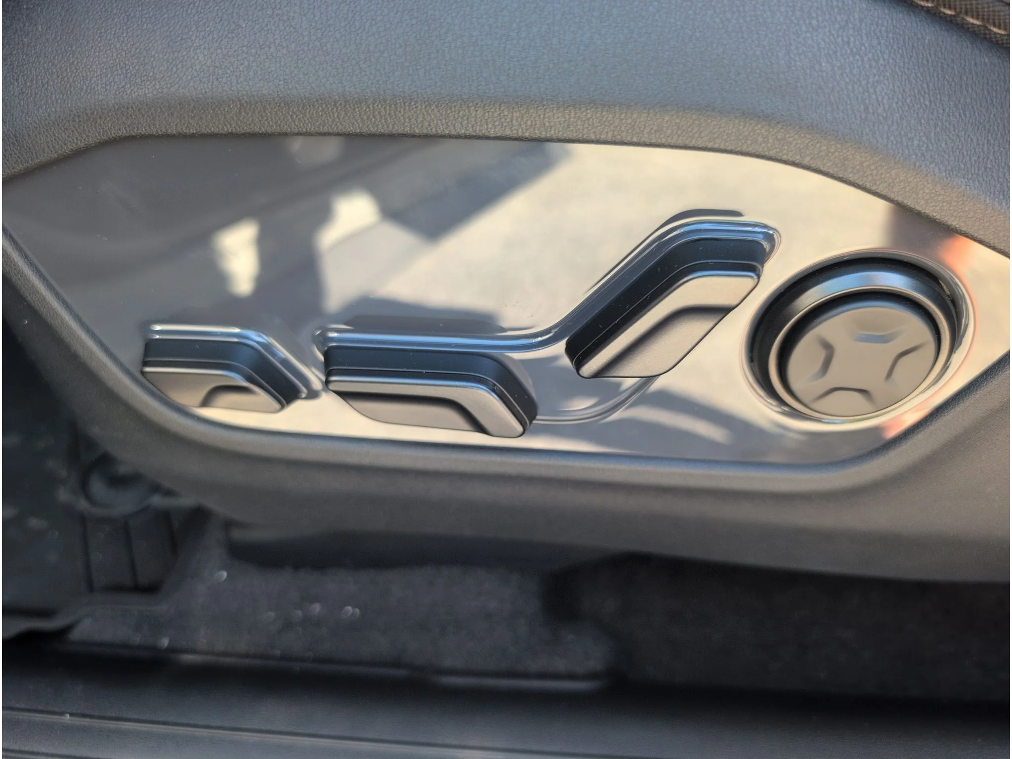 New 2027 Wolf Gray Kia X-LINE SX image 11