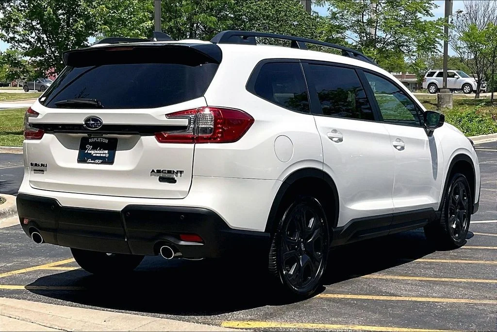 Used 2025 White Subaru Onyx Edition image 16