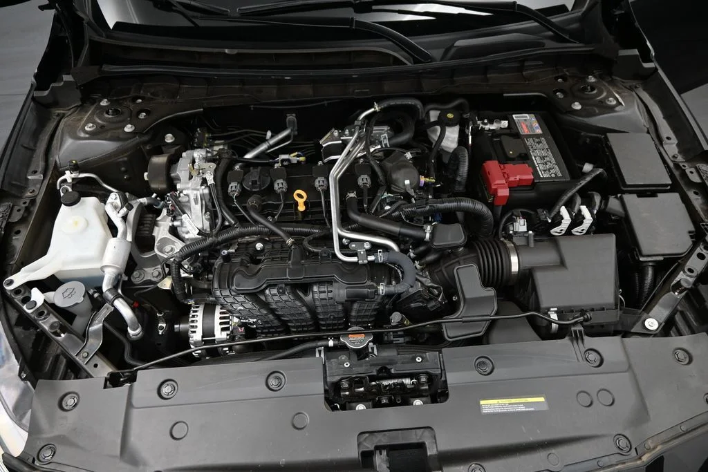 Used 2025 Black Nissan 2.5 SR image 28
