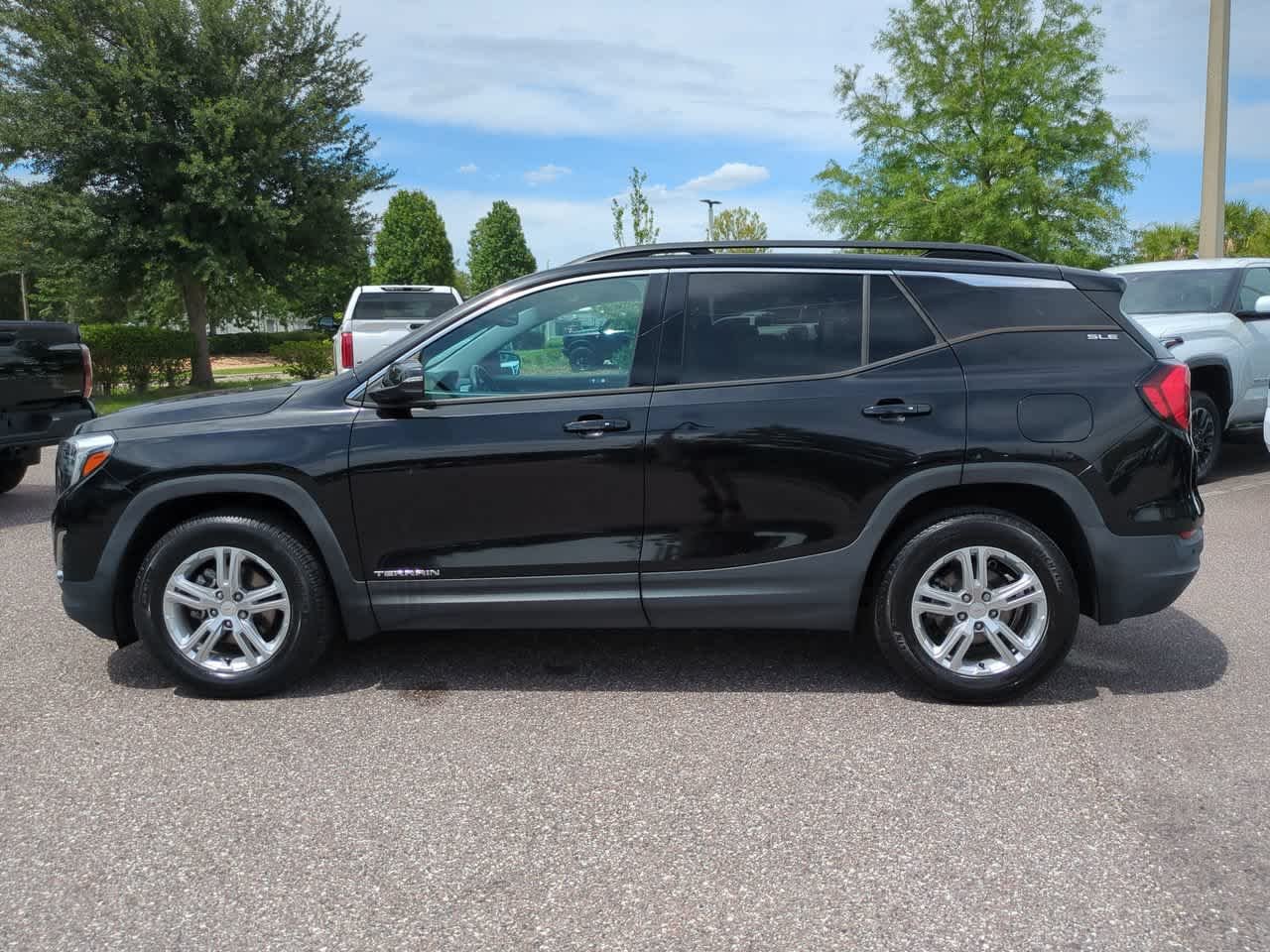 Used 2019 Ebony Twilight Metallic GMC SLE image 3