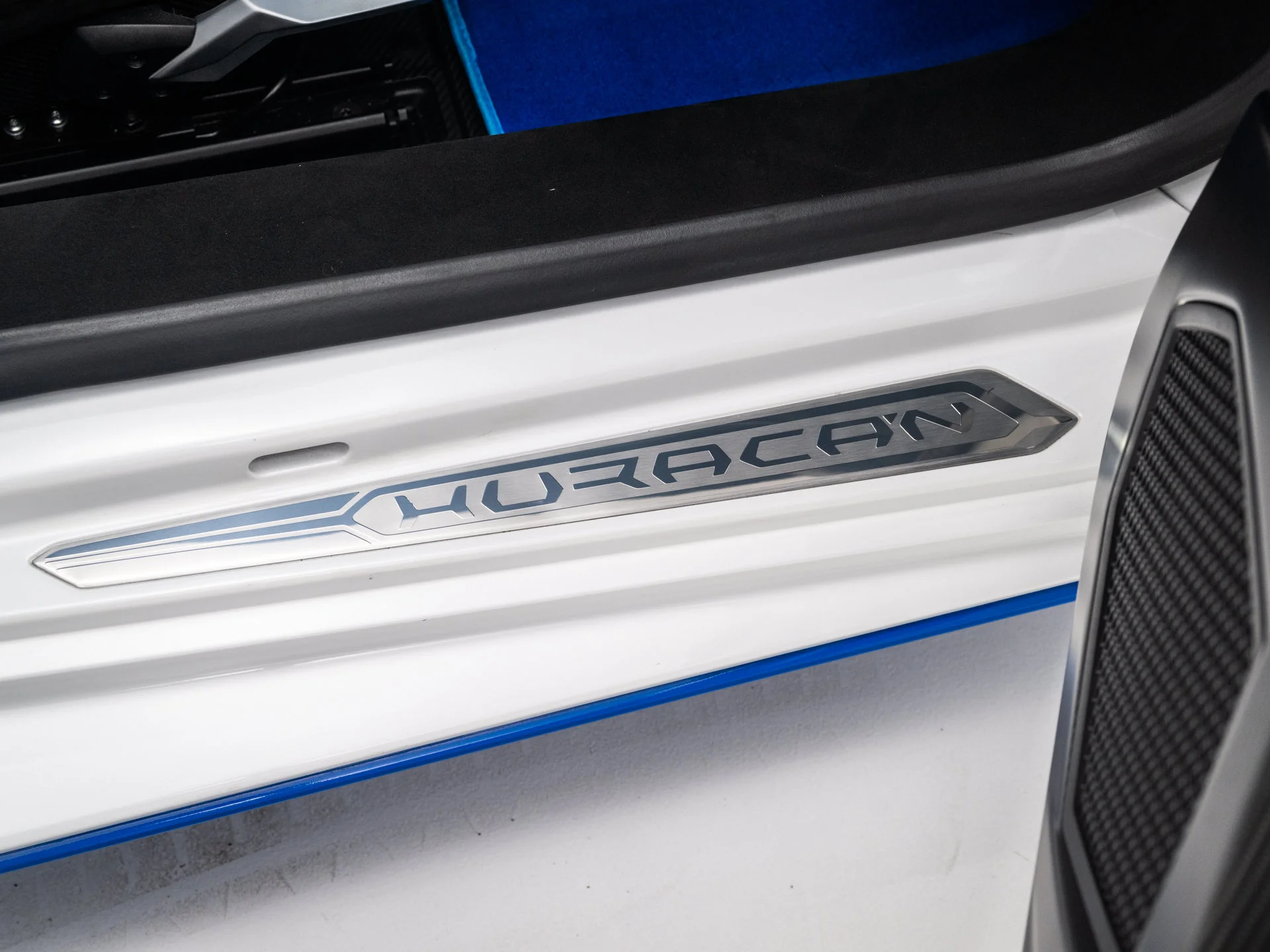 Used 2021 Bianco Asopo Metallic Lamborghini  image 43