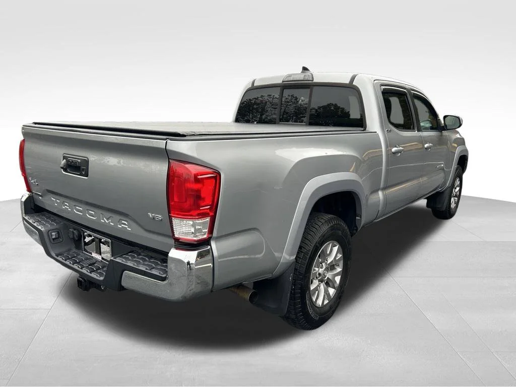 Used 2017 Silver Toyota SR5 image 5