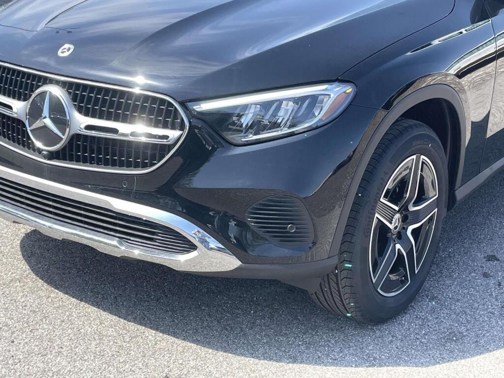 New 2026 2040/Black Mercedes-Benz GLC 300 image 13