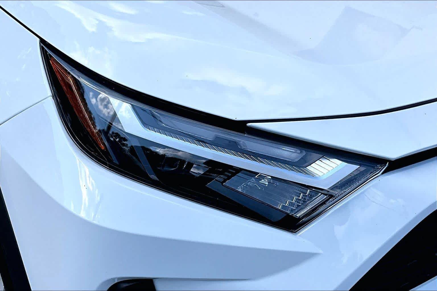 Used 2024 Ice Cap Toyota XLE image 28