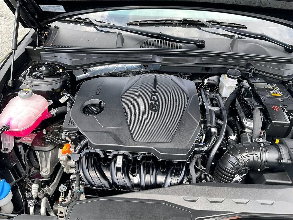 Used 2025 Black Hyundai SE image 33